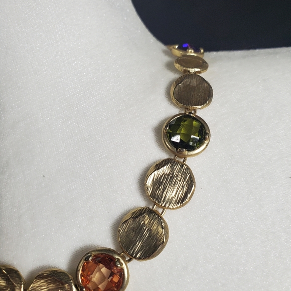 ETRUSCAN DESIGN TEXTURED GOLD TONE METAL MEDALLION COIN DISK CRYSTAL NECKLACE - Picture 7 of 7